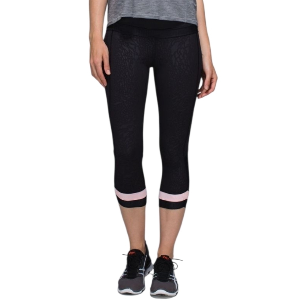 Lululemon Sweaty or Not Crop 21" Leggings Black Pink Leopard Size 4